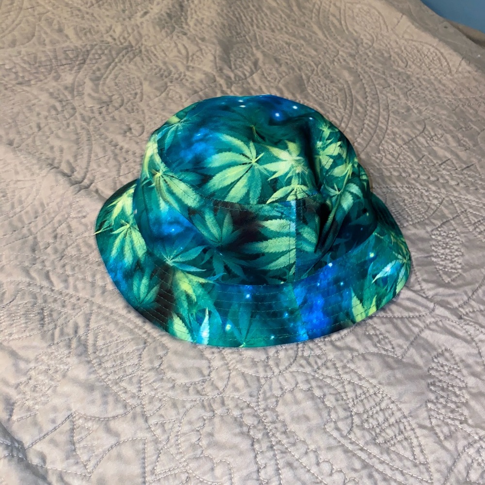 bucket hat